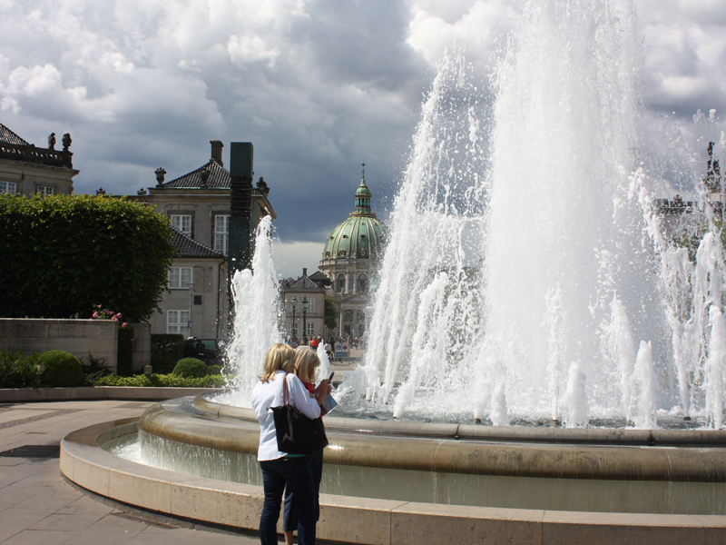Springbrunnen im Flaniergarten zwischen Hafen und Schloss… Springbrunnen im Flaniergarten zwischen Hafen und Schloss…